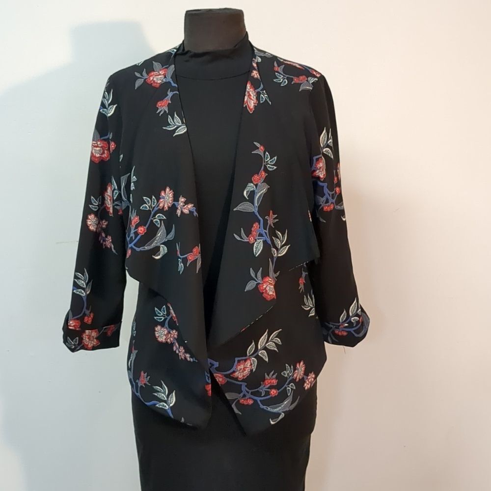 Jules + Leopold Black Floral Blazer, Swiss lapel. Size M